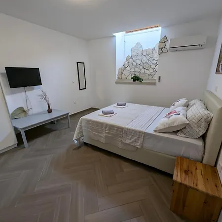 Marina Vista Apartment *