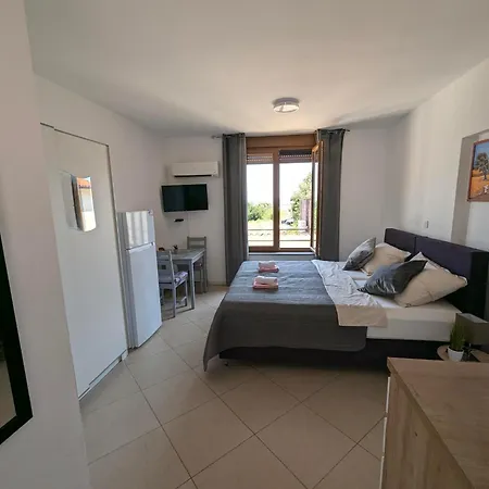 Marina Vista Apartment *