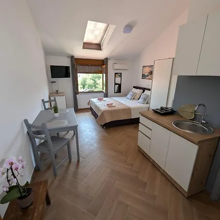 Marina Vista Apartment *