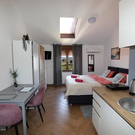 Marina Vista Sea View & Апартаменты *