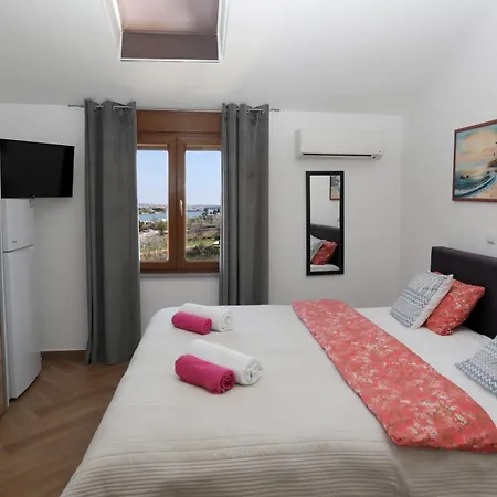 Апартаменты Marina Vista Sea View & Помер