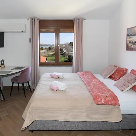 Marina Vista Sea View & Апартаменты *