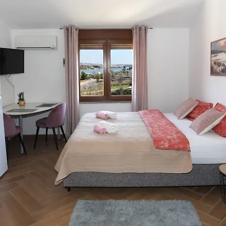 Marina Vista Sea View & Апартаменты *
