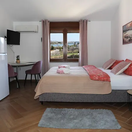 Marina Vista Sea View & Апартаменты Помер