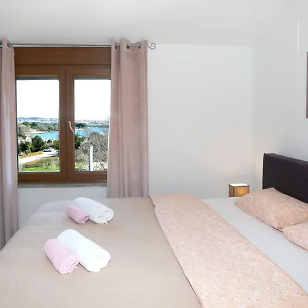 Marina Vista Sea View & Апартаменты Помер