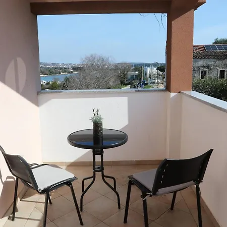 Апартаменты Marina Vista Sea View & Помер