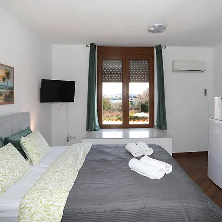 Marina Vista Sea View & Апартаменты Помер