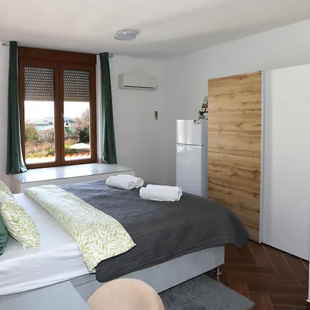 Marina Vista Sea View & Апартаменты Помер